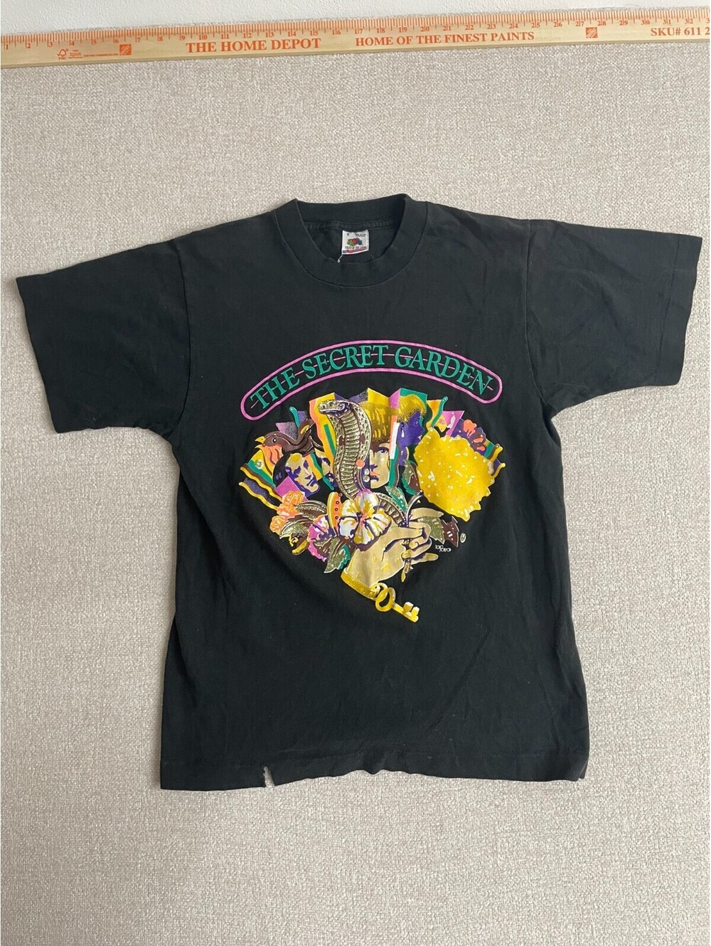 The Secret Garden Fruit of the Loom Graphic T Shirt Black Made USA Small